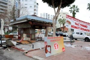 Taraftar b&uuml;fesi yıkıldı