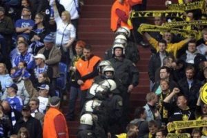 Bundesliga'da holigan alarmı