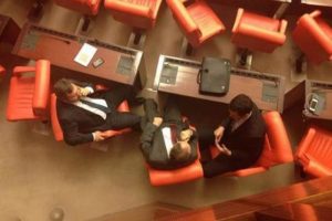 İstifacılar sohbette