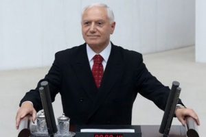 G&uuml;l onu yanında g&ouml;t&uuml;remiyor &ccedil;&uuml;nk&uuml;...