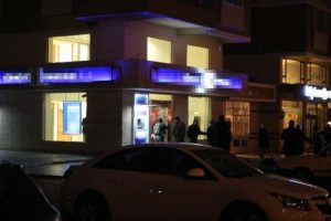 Bankada "bombalı" rehine krizi