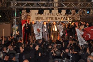 İneg&ouml;l Belediye Başkan Adayı Aktaş i&ccedil;in miting gibi kutlama