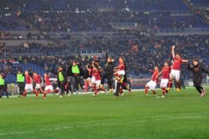 Roma Juventus'u kupanın dışına itti!