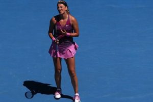 Azarenka havlu attı