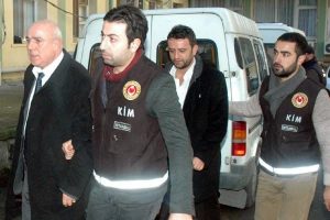 G&uuml;mr&uuml;kte operasyon: 30 g&ouml;zaltı