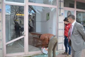 Saadet Partisi se&ccedil;im b&uuml;rosuna saldırı