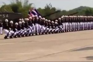 Domino taşları değil, Tayland askerleri