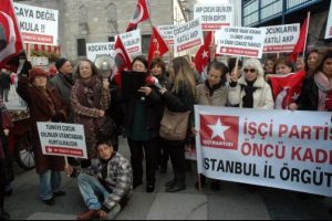&Ccedil;ocuk gelin protestosu
