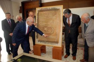 136 yıllık sancak valiliğe emanet