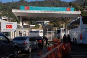T&uuml;rk ve G&uuml;rc&uuml; heyeti sınır kapısı i&ccedil;in yer baktı