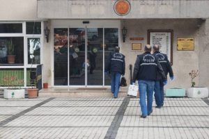 Bursa'da liseye giren hırsızlar &ccedil;elik kasayı patlattı