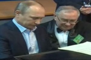 Putin'den piyano şov