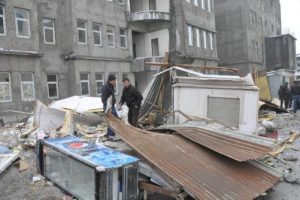 Kar yığınları can aldı