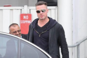 Brad Pitt, iki kıta arasında mekik dokuyor...