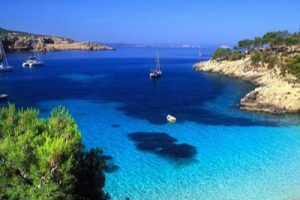 Tatil cennetinde petrol &ccedil;ıktı!