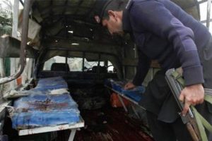 Pakistan'da &ouml;l&uuml;m kol geziyor