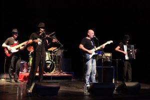 Nil&uuml;fer' de Kal Band r&uuml;zgarı esti