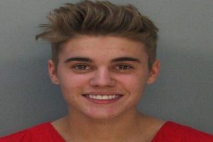 Justin Bieber hayranlarına &uuml;z&uuml;c&uuml; haber
