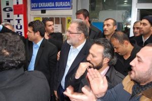 Ak Parti adayının evine ses bombası