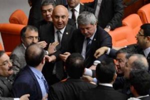 Zaman yazarı ilan etti : AK Parti &ccedil;&ouml;k&uuml;yor!