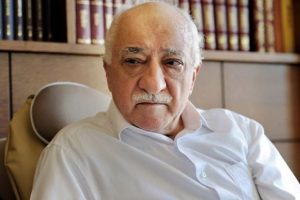 G&uuml;len'den ayetli yanıt