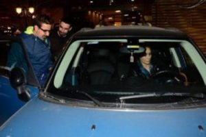 Emrah sevgilisine aldığı hediyeyle şaşırttı...