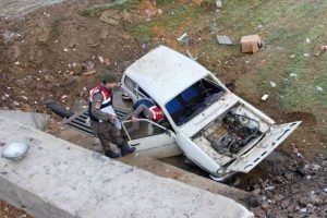 Trafiğe a&ccedil;ılmamış yolda kaza: 7 yaralı