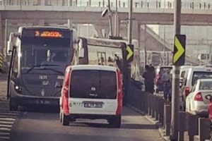 Metrob&uuml;s kazası trafiği fel&ccedil; etti