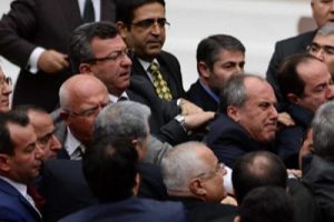 AKP'li vekil kendini b&ouml;yle savundu!