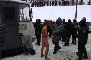 "&Ccedil;ıplak adam" Maidan'a d&ouml;nd&uuml;