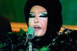 B&uuml;lent Ersoy paralel bir sanat&ccedil;ı
