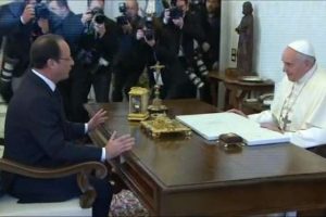 Kadınlardan ka&ccedil;tı, Papa'ya sığındı