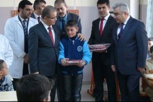 18 bin Suriyeli &ccedil;ocuk karne aldı