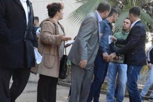 &Ouml;ğrenciler &ouml;ğretmen d&ouml;vd&uuml;