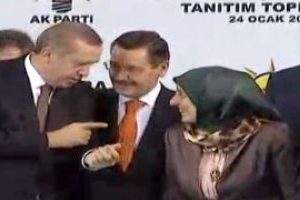 Ak Parti'nin t&uuml;rbanlı adayını şaşırtan anons