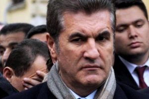 Cuma namazı &ccedil;ıkışı Mustafa Sarıg&uuml;l'e tepki