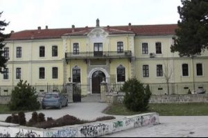 Atat&uuml;rk'&uuml;n okuluna ziyaret&ccedil;i akını