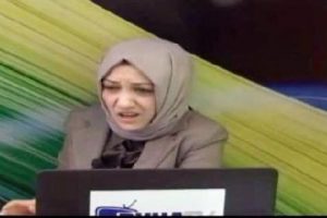 Spikerin başına pano d&uuml;şt&uuml;