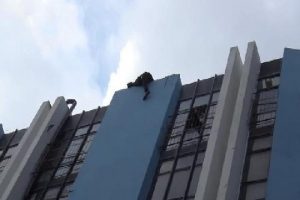 Kız arkadaşı terk edince...