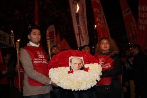 Uğur Mumcu ''meşaleli t&ouml;renle'' anıldı