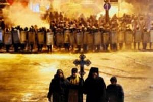 Ukrayna'da siyasi kriz b&uuml;y&uuml;yor