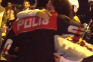 Etrafın sarıldı, teklifimi kabul et!