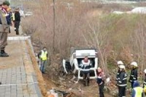 Virajı alamayıp dereye u&ccedil;tu