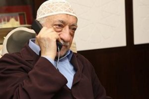 ''Ananas'' eleştirilerine sert &ccedil;ıktı