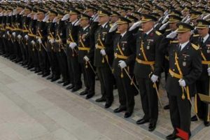 Asker komuta kademesi gen&ccedil;leşecek