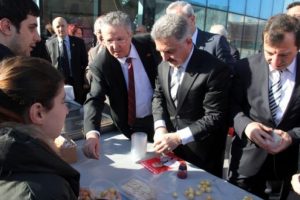 MHP adayları se&ccedil;im startını lokma dağıtarak verdi