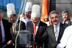 Başbakan, yanlışına ortak olmayana husumet duyuyor