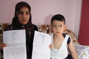 &Ouml;ğrencisinin omzunu kırdı mı?