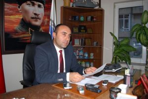 Kooperatif &ccedil;ift&ccedil;ilere g&uuml;bre dağıtıyor