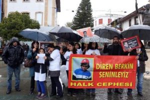 Sağanak yağmura rağmen...